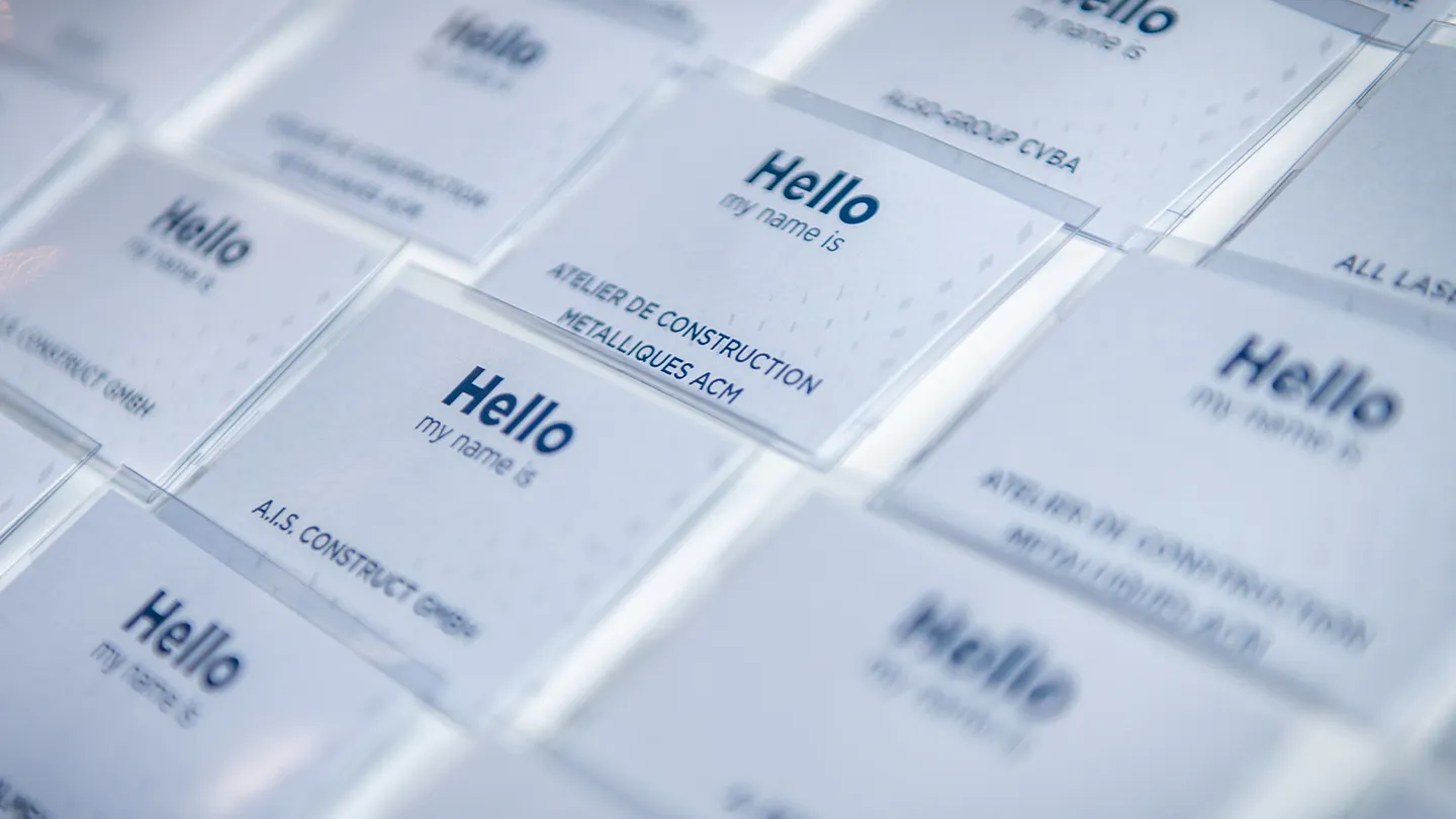 Badges invités pour la soirée anniversaire des 70 ans de MCB Belgique — design Hugo Siffert